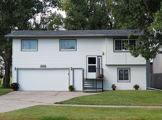 1032 9th St W, West Fargo, ND 58078