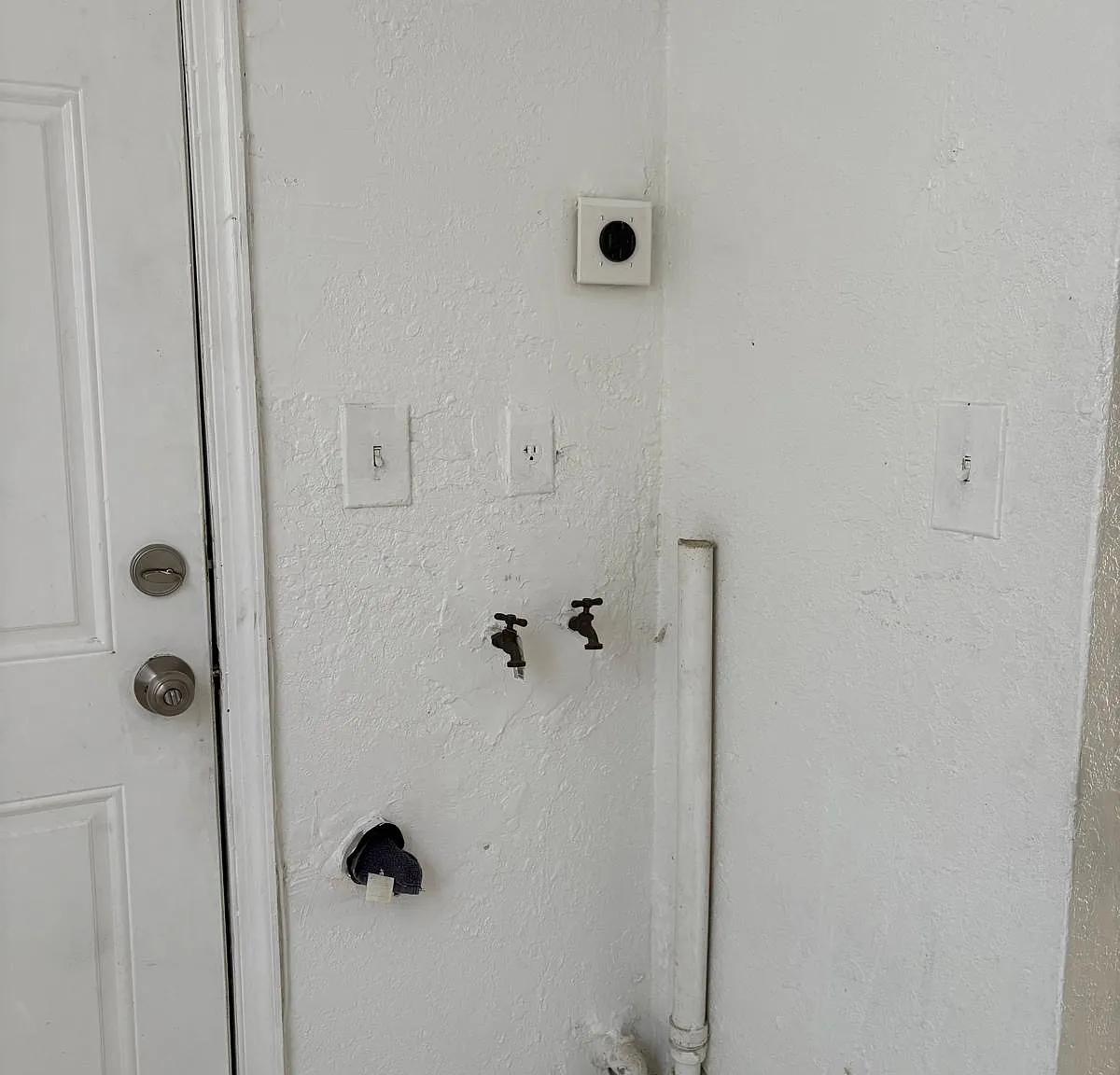 2 bed, 850 sqft, $2,100 — Photo 2