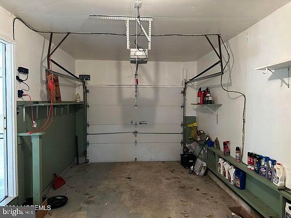4th image of 102 Columbine Cir