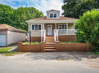 80 Dunedin St, Cranston, RI 02920