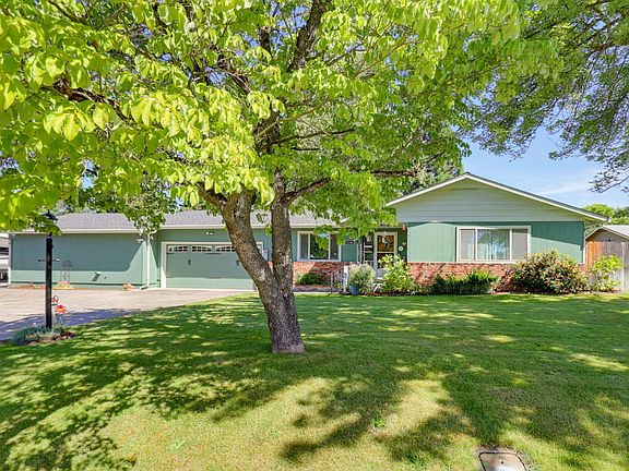 2nd image of 1130 Crest Dr