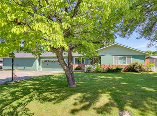 1130 Crest Dr, Central Pt, OR 97502