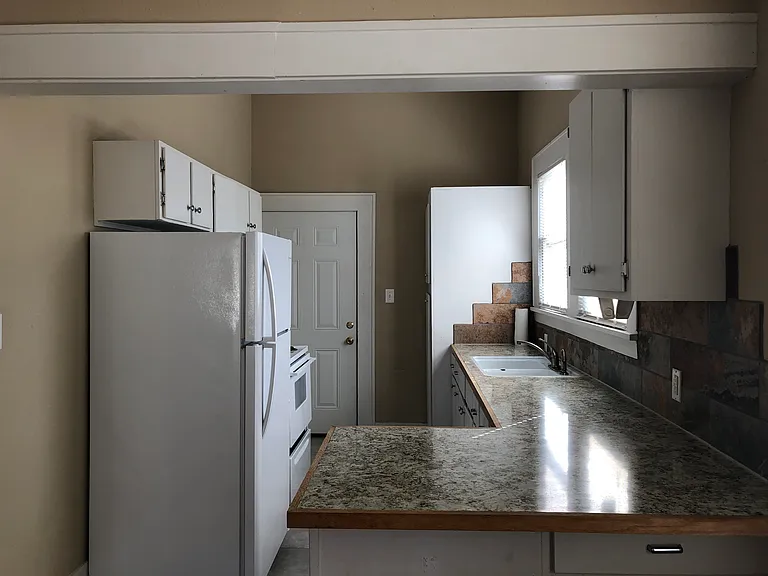 Creswell Ave — Photo 5