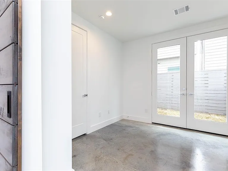 5868 E Post Oak Ln — Photo 4