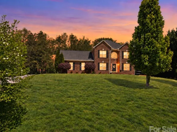 5171 Butner Dr, Hickory, NC 28602