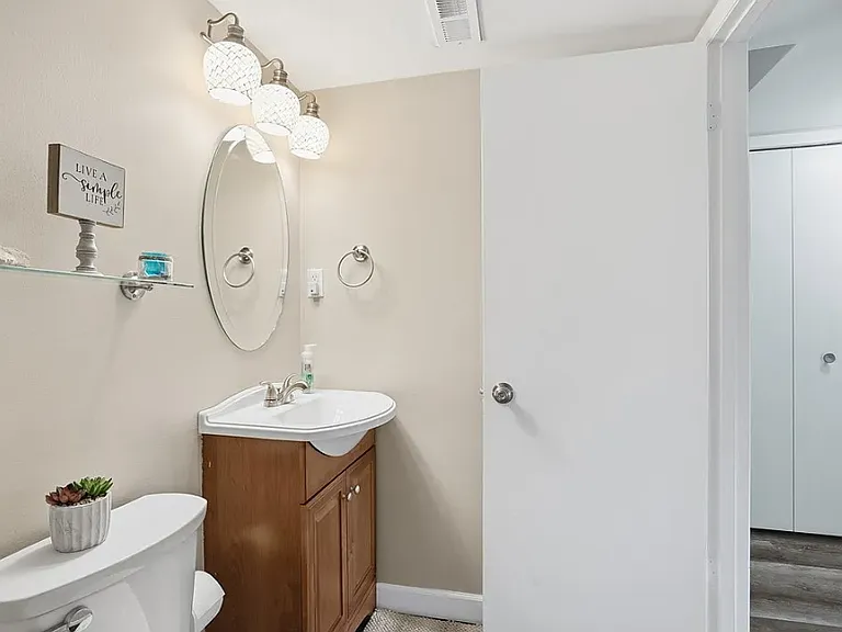 203 Piper Ln — Photo 8