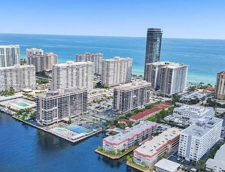 2097 S Ocean Dr #305 — Photo 2