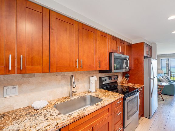 3rd image of 4095 Lower Honoapiilani Rd APT 118C
