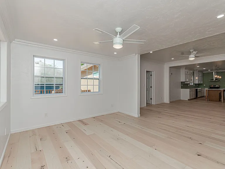 829 Broadway Ave — Photo 2