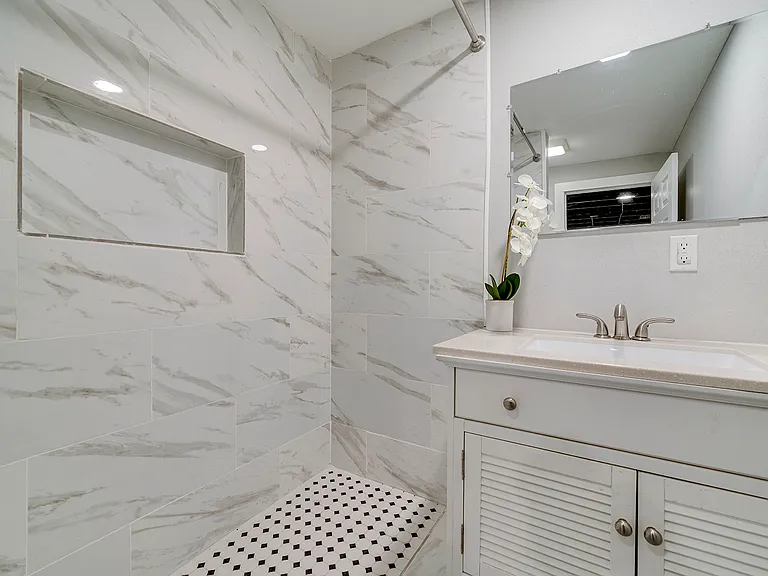 112 Liverpool Dr SE — Photo 19