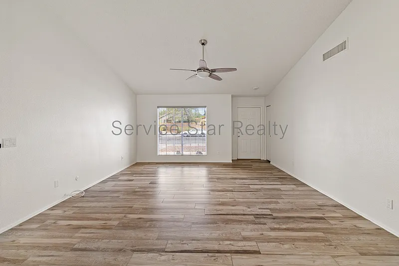 4 bed, 2.0 bath, 1572 sqft, $2,349 — Photo 4