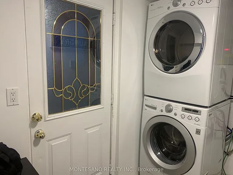 2467 Gerrard St E — Photo 5