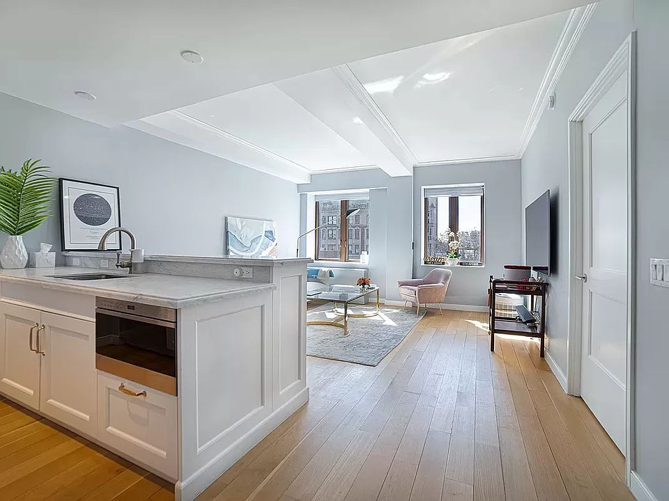 1st image of 225 E 19th St #304