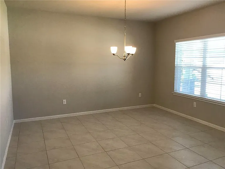 2205 Bettylou Ln — Photo 4