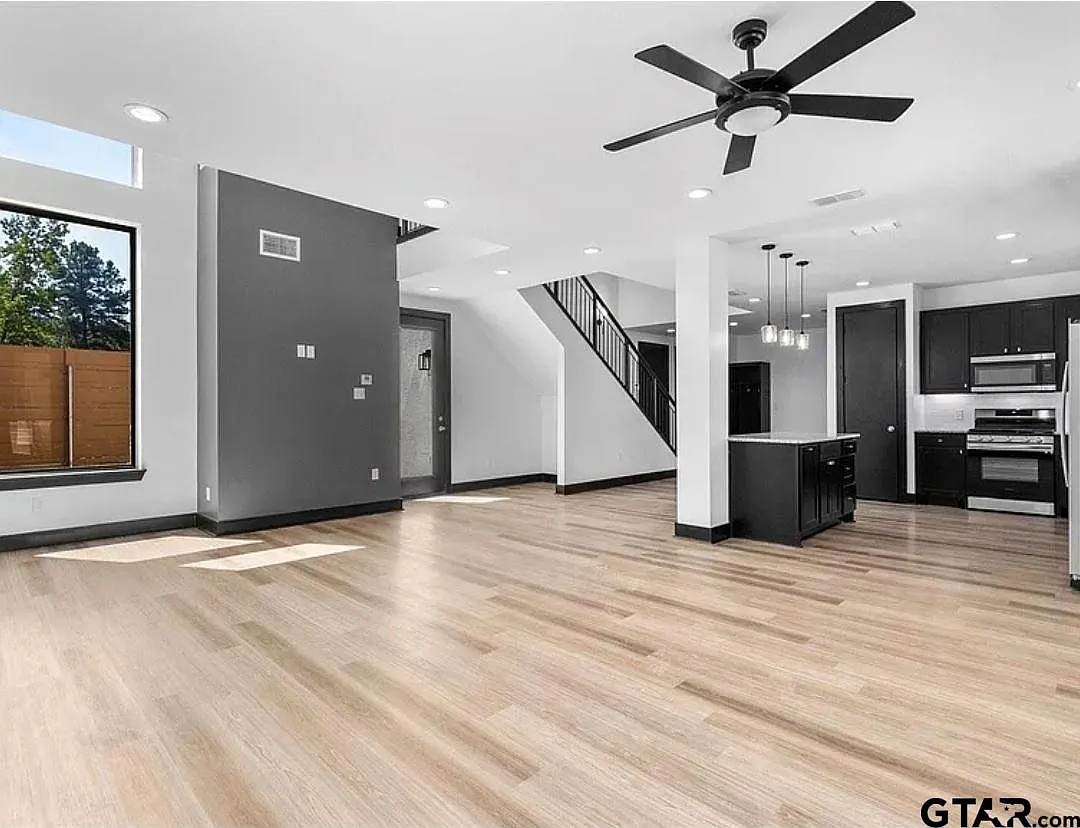Building Photo - 1212 Centennial Trl #B