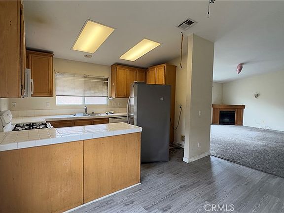 3rd image of 2643 N Fitzsimmons Ave