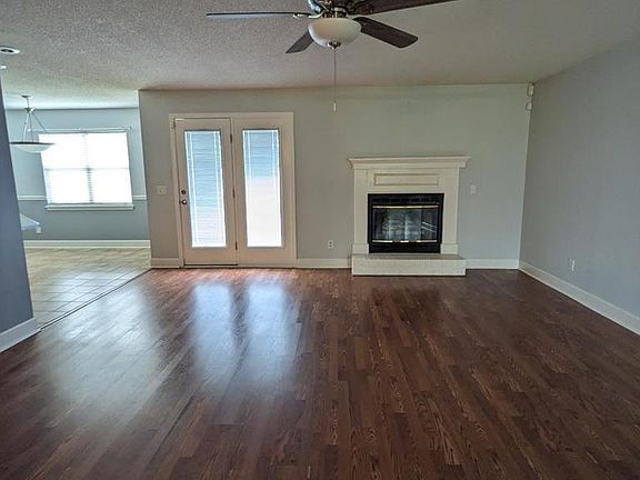 3rd image of 1108 Karen Ln