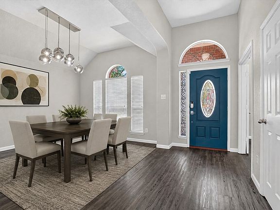 4th image of 817 Peach Ln