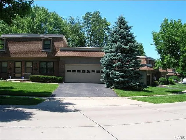 2315 Charlemagne Dr photo 1
