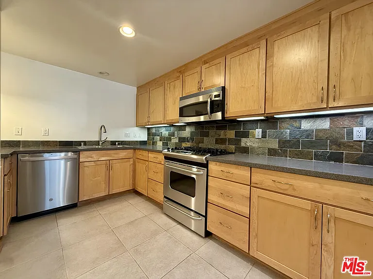 11946 Dorothy St #10 — Photo 8