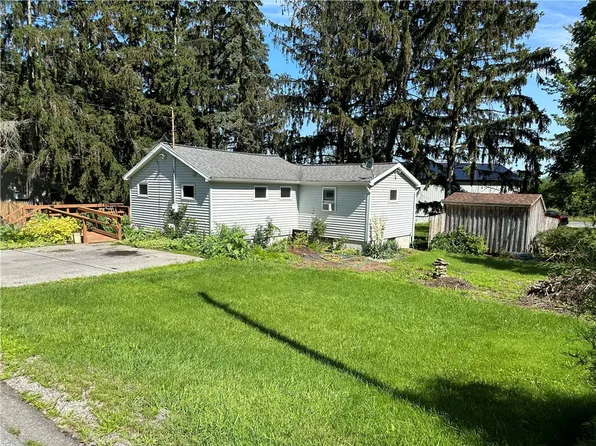 4562 Driftwood Ln, Canandaigua, NY 14424