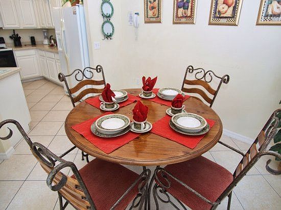 RH5P2657SL-Breakfast-Nook