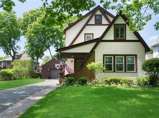 10 Brompton Rd, Garden City, NY 11530