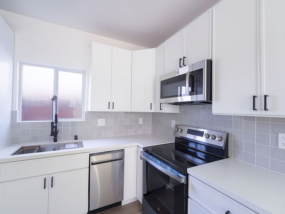 1st image of 2860 Webster Ave #2860