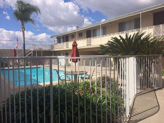 2nd image of 921 S Park Cir #6