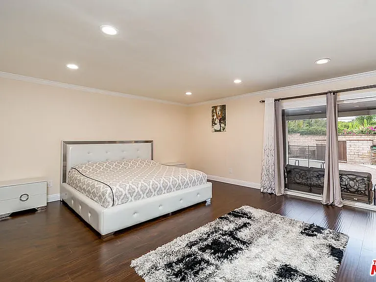 3 bed, 2468 sqft, $6,500 — Photo 4