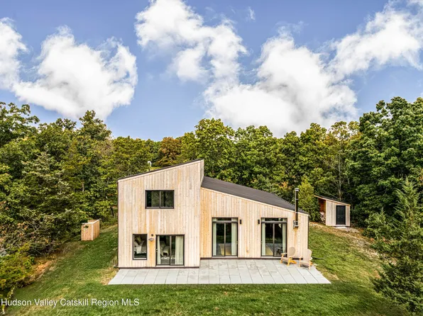 998 Willow Brook Rd, Milan, NY 12514