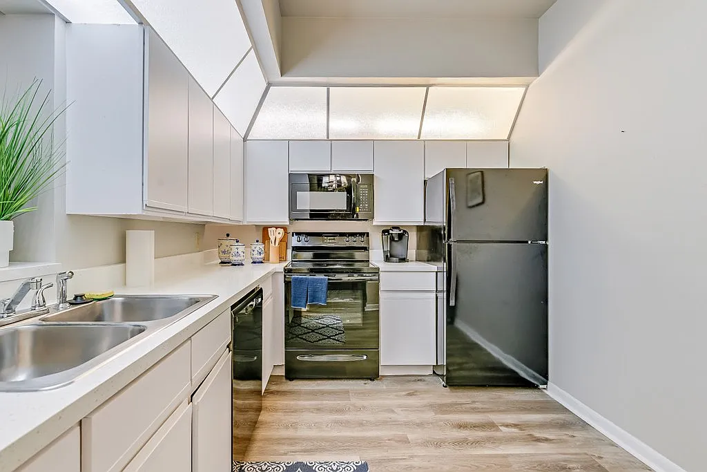 Park Tower - 55+ Active Adult Apartments — Photo 4