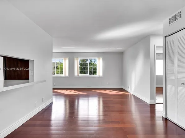 465 SW 86th Ave APT 205, Hollywood, FL 33025