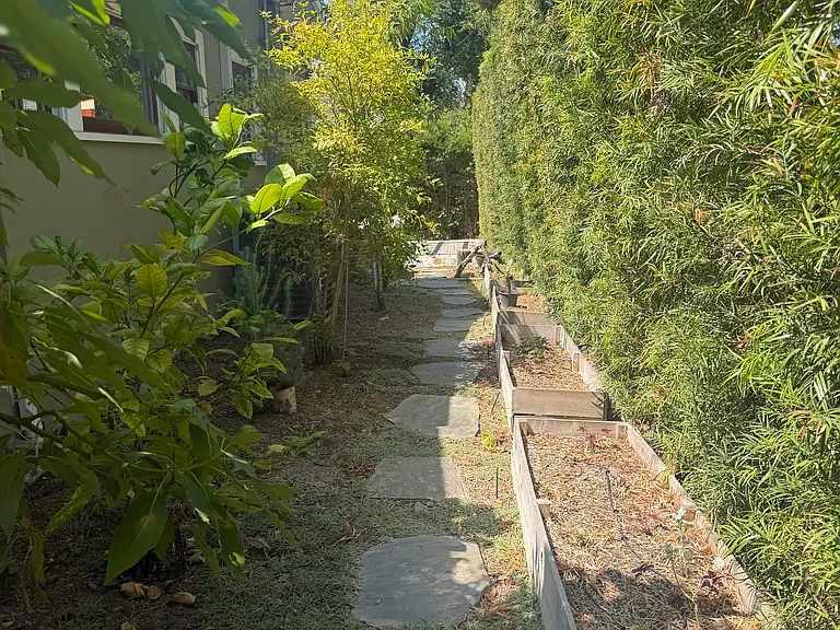 2335 Chapala St — Photo 27