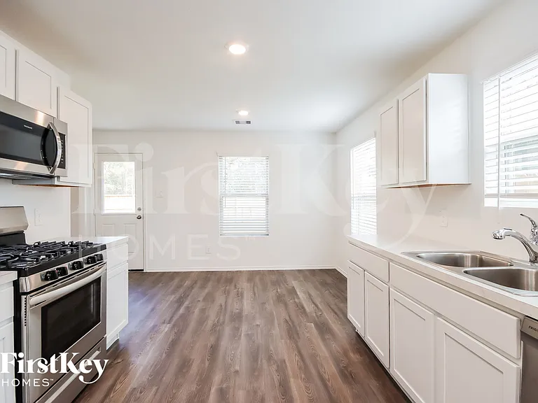 3731 Solanum Dr — Photo 6