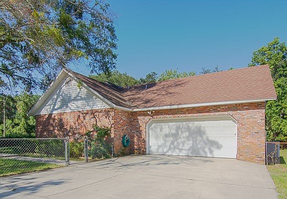 4th image of 405 Saint Augustine South Dr