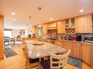 21 Cascade Rd, West Hartford, CT 06117