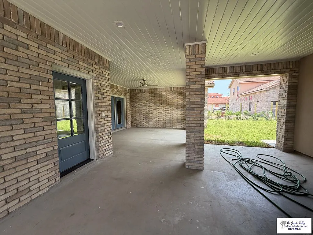 3 bed, 4.0 bath, 2185 sqft, $3,500 — Photo 3