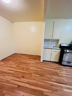 Rented by Standard Living Realty Inc | media 19