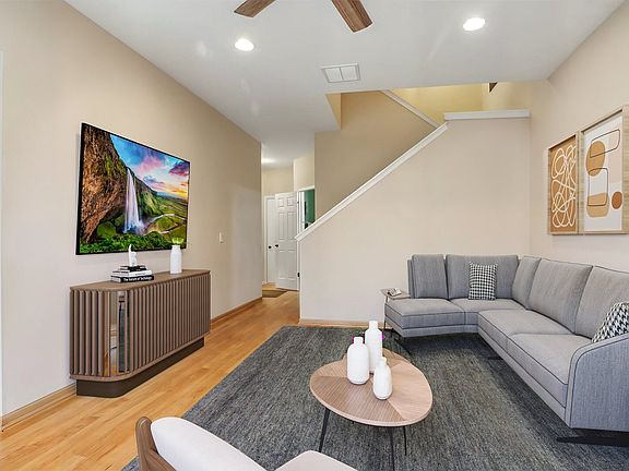 3rd image of 664 W Kristina Ln