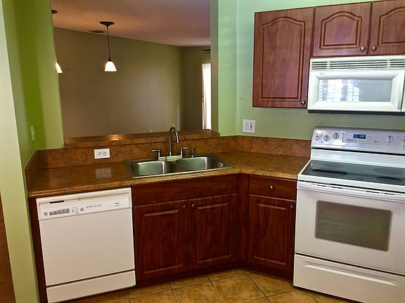 3rd image of 4746 SW 13th Pl