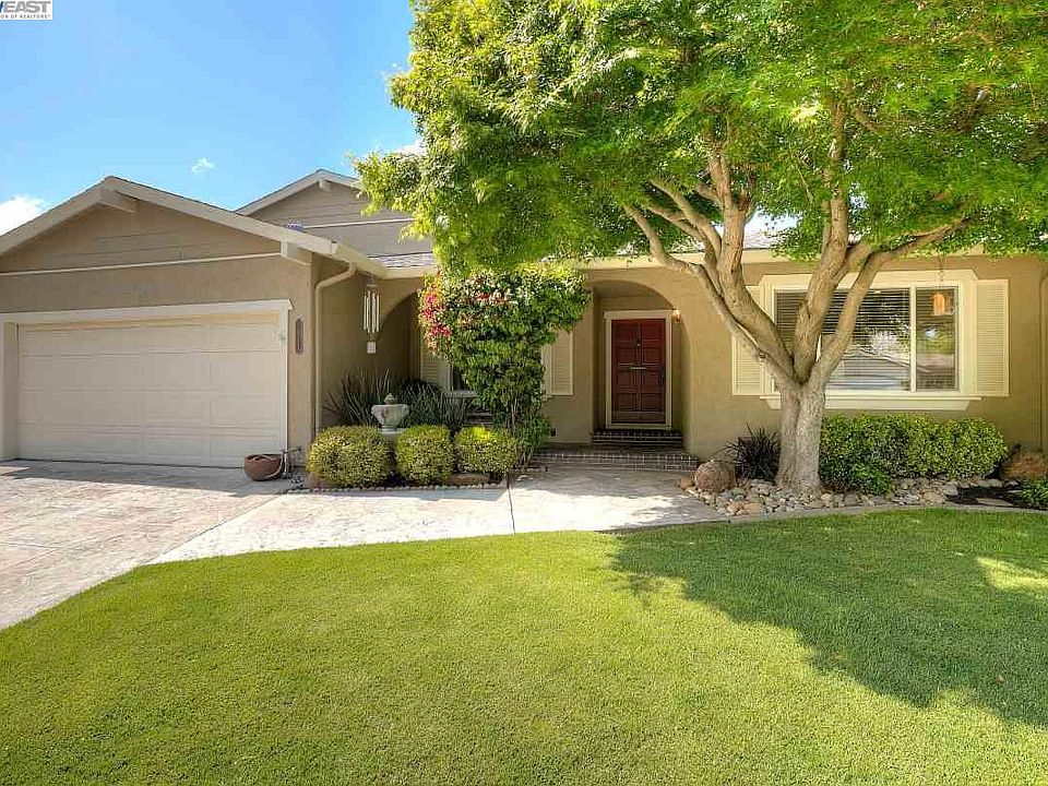 1st image of 5541 Paseo Navarro