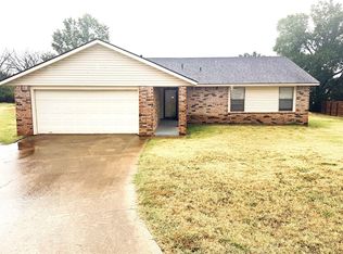 1512 Briarwood Ln, Henryetta, OK 74437