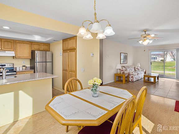 4th image of 274 Convent Rd #D