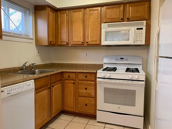 2nd image of 140 Nunnery Ln APT 5