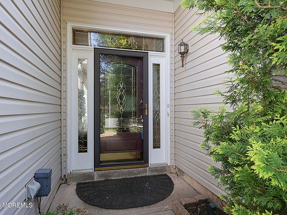 4th image of 7 Oakhill Court