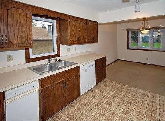5th image of 2655 Van Dyke Street