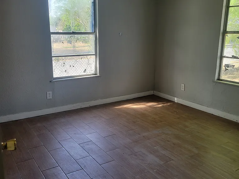 139 Maria St — Photo 4