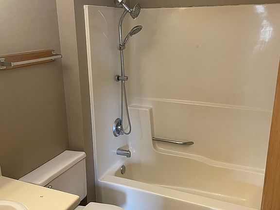 5th image of 306 W Johnson St APT 4