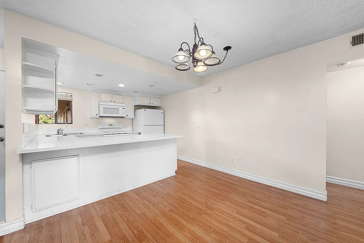 Building Photo - 1257 E Grand Ave E #D